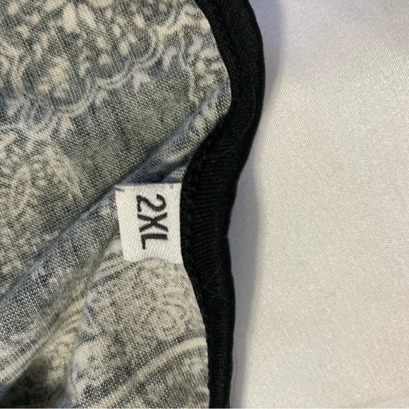 Paisley black and white tank with buttons and corset side - Picture 4 of 4